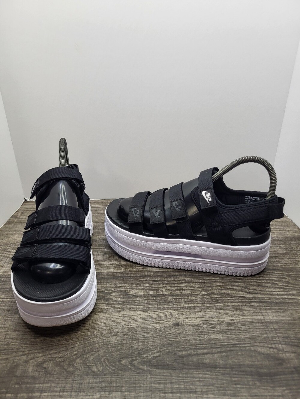 Nike Icon Classic Womens Size 8 Sandals DH0224-001 Black White Platform Strappy